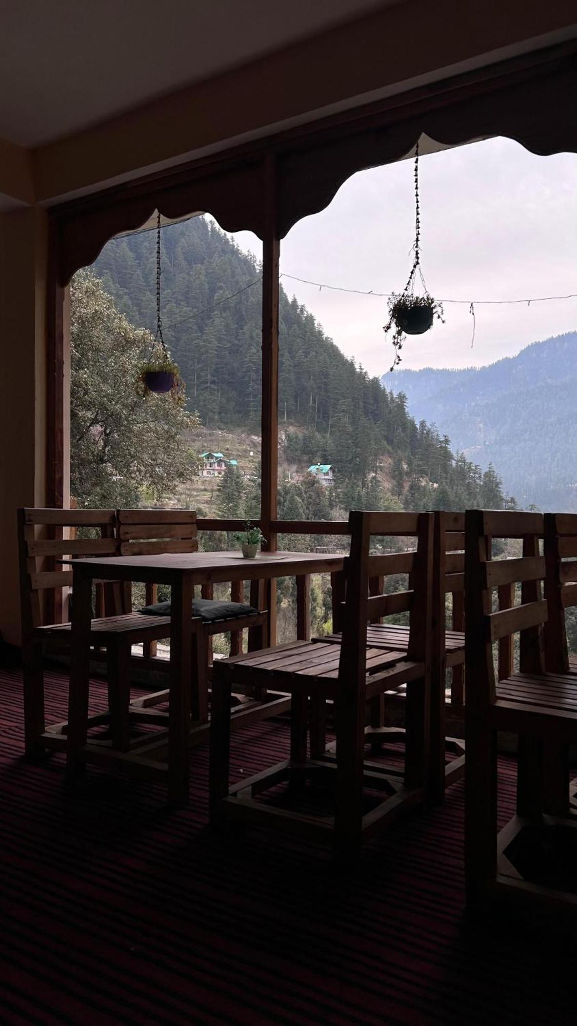 Mozo Inn&Cafe Jibhi Banjār Exterior foto